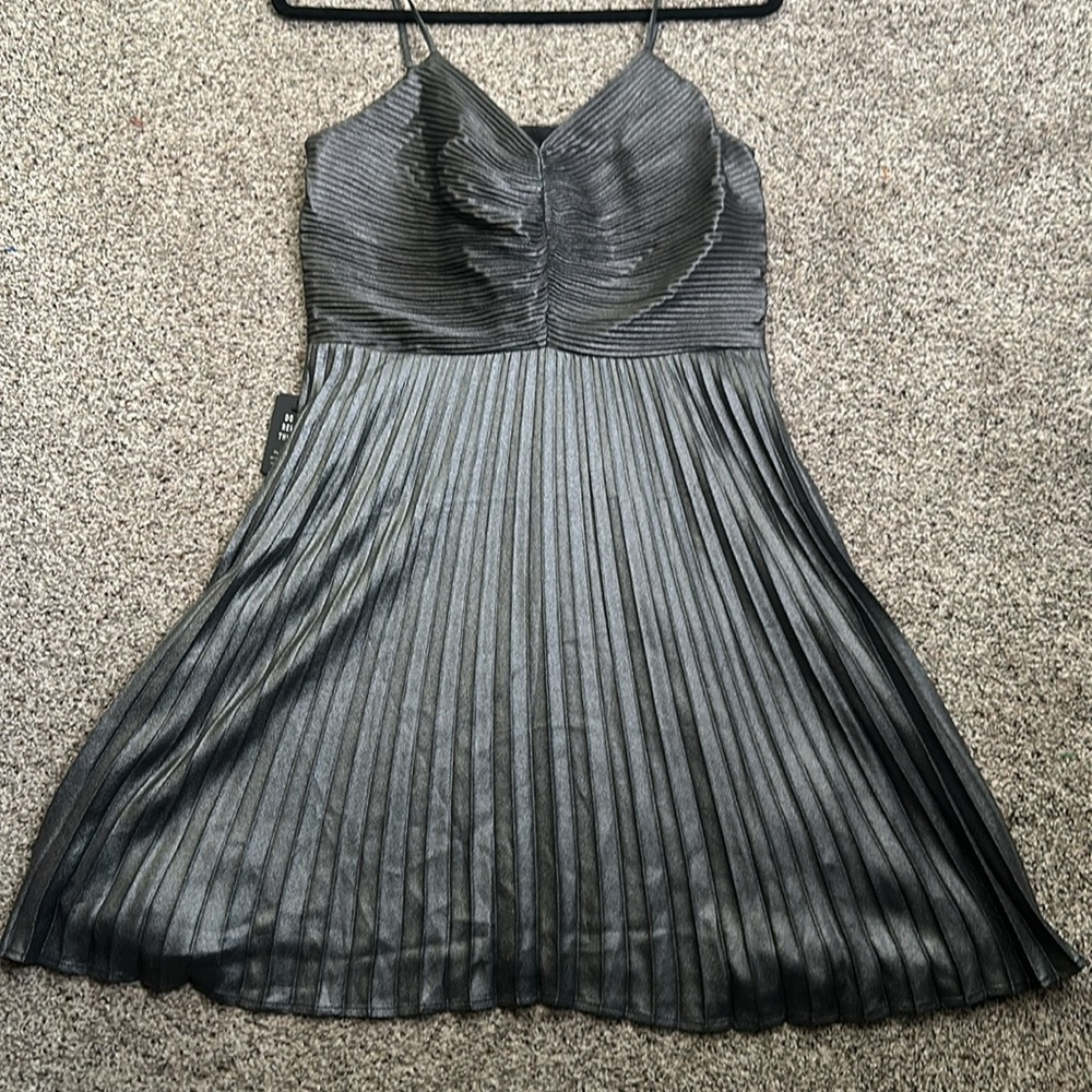 Express now metallic pleated mini dress size medium new - Picture 9 of 12